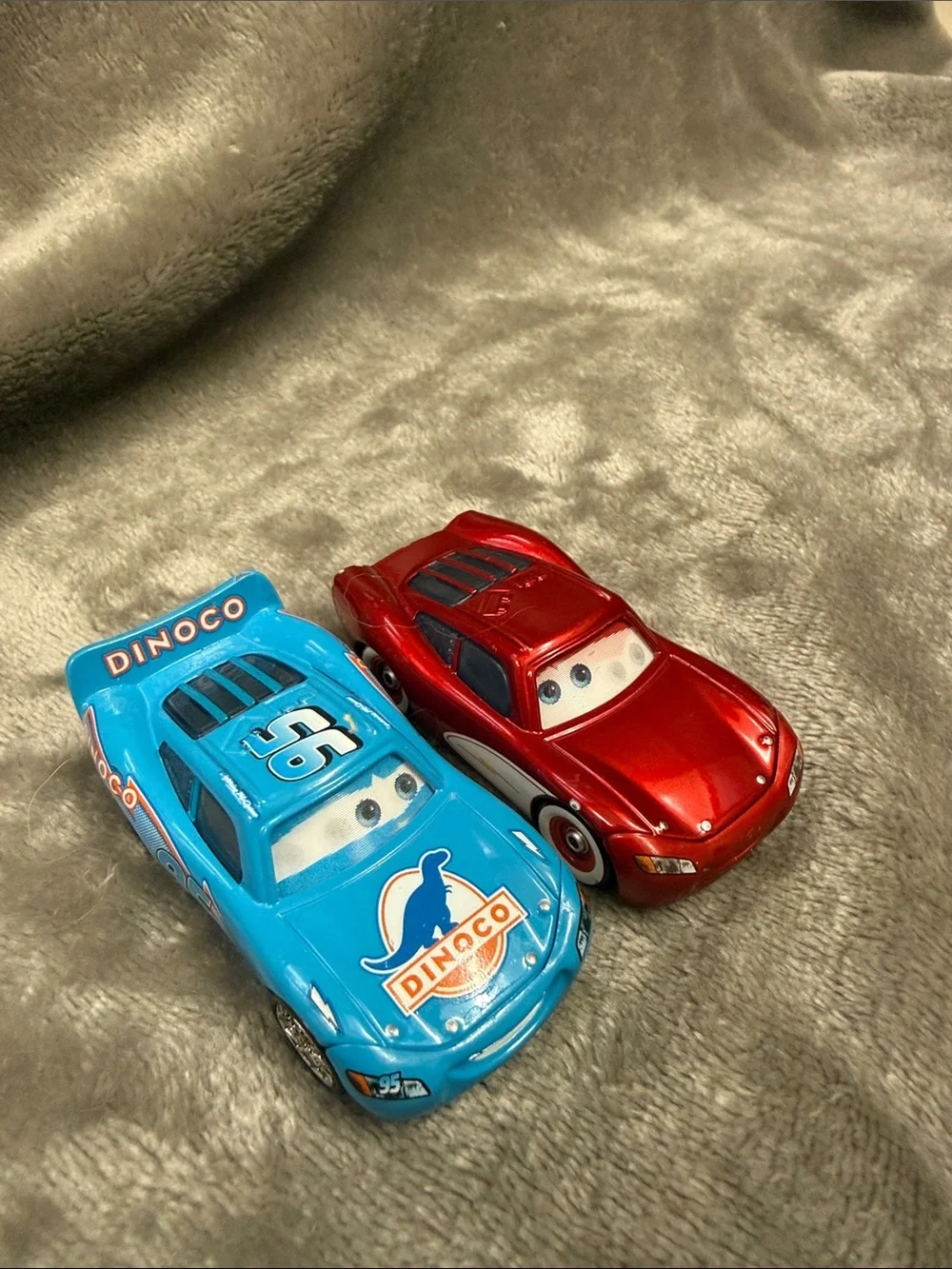 Lot Of 2 Disney Pixar Cars Dinoco Blue & Red McQueen with Twin Lenticular Eyes